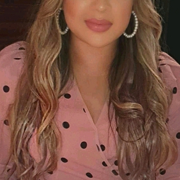 💖 2/$30 Women's Faux pearl beaded big gold plated hoop earrings - Picture 11 of 11